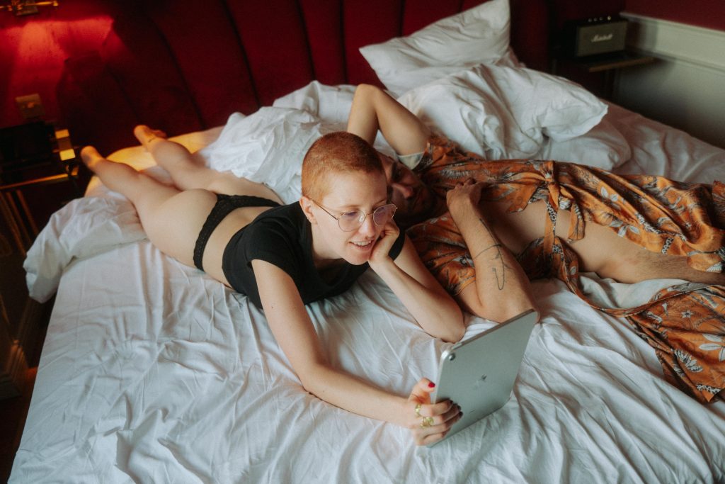 couple bed chilling Paar Liebe Intimität Fotoshooting